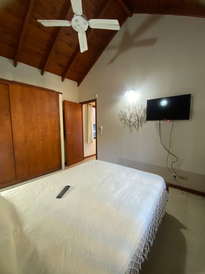 Chalet en golf pinamar, con hermoso parque, para 5 personas.