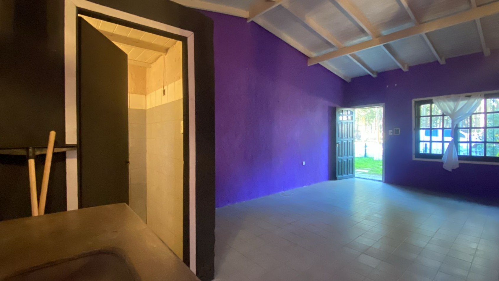 CASA EN OPORTUNIDAD, CON 2 DUPLEX A TERMINAR ,OSTENDE