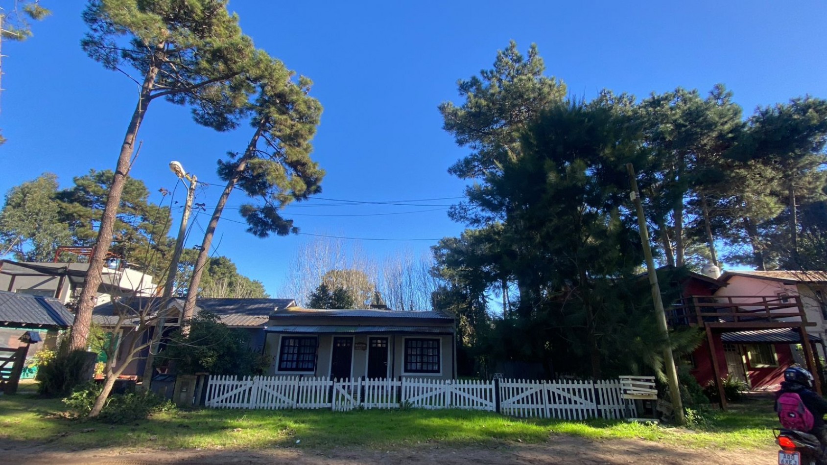 CASA EN OPORTUNIDAD, CON 2 DUPLEX A TERMINAR ,OSTENDE