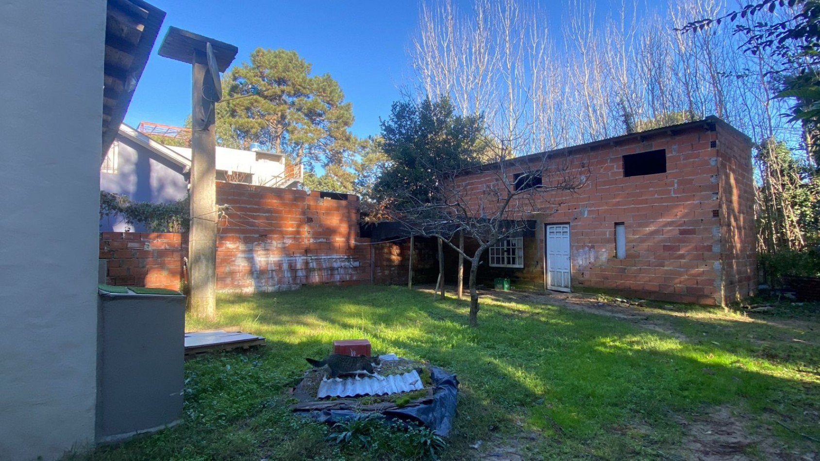 CASA EN OPORTUNIDAD, CON 2 DUPLEX A TERMINAR ,OSTENDE