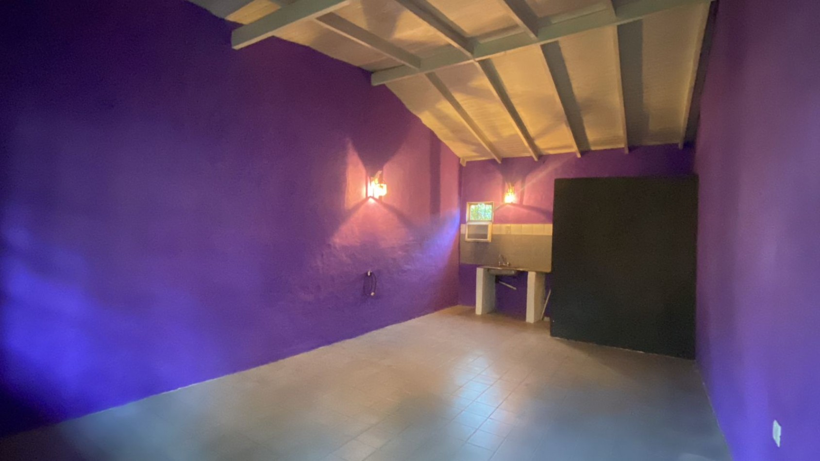 CASA EN OPORTUNIDAD, CON 2 DUPLEX A TERMINAR ,OSTENDE