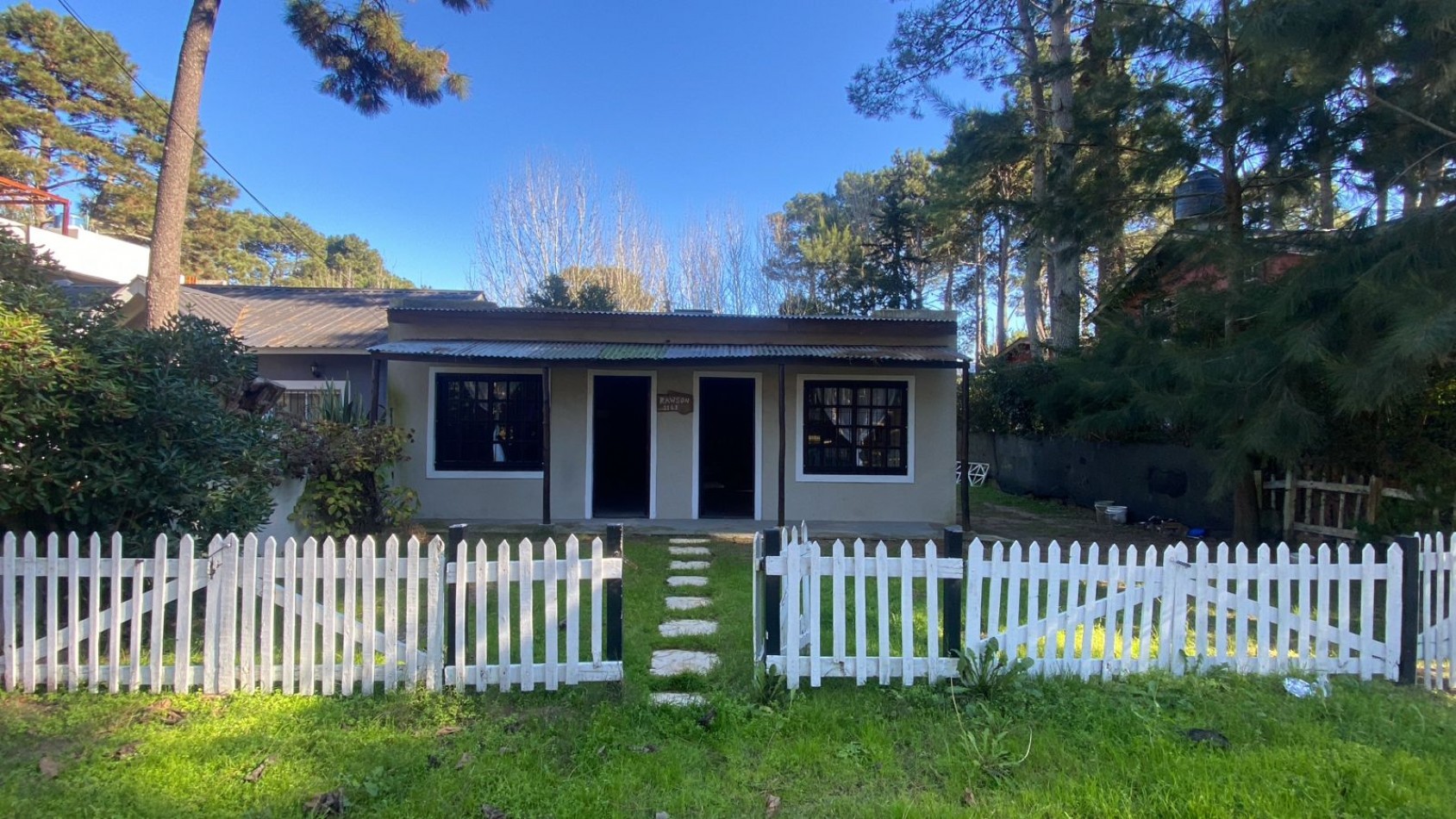 CASA EN OPORTUNIDAD, CON 2 DUPLEX A TERMINAR ,OSTENDE