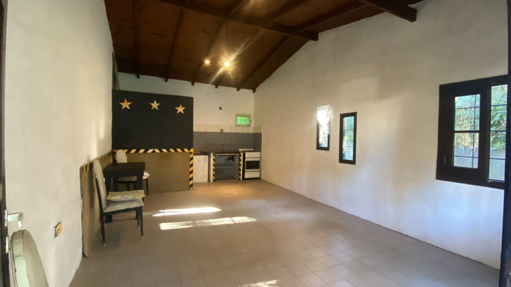 CASA EN OPORTUNIDAD, CON 2 DUPLEX A TERMINAR ,OSTENDE