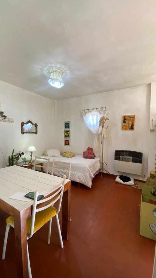 Monoambiente en Pinamar centro.