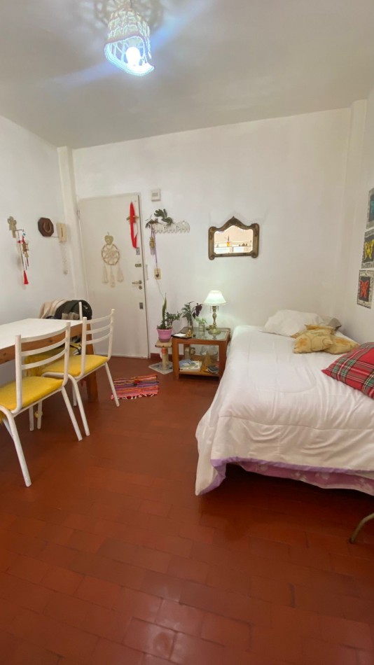 Monoambiente en Pinamar centro.