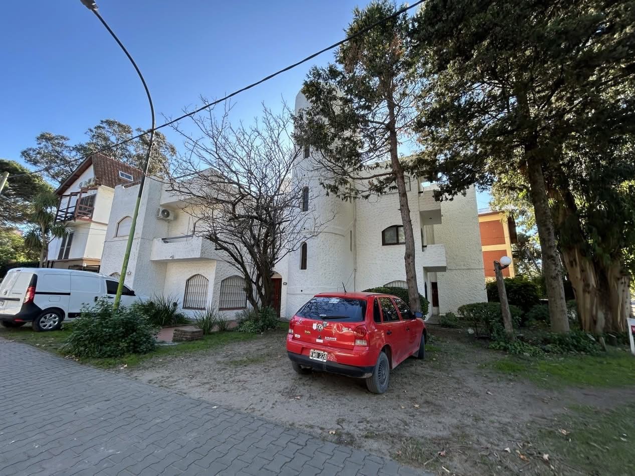Monoambiente en Pinamar centro.