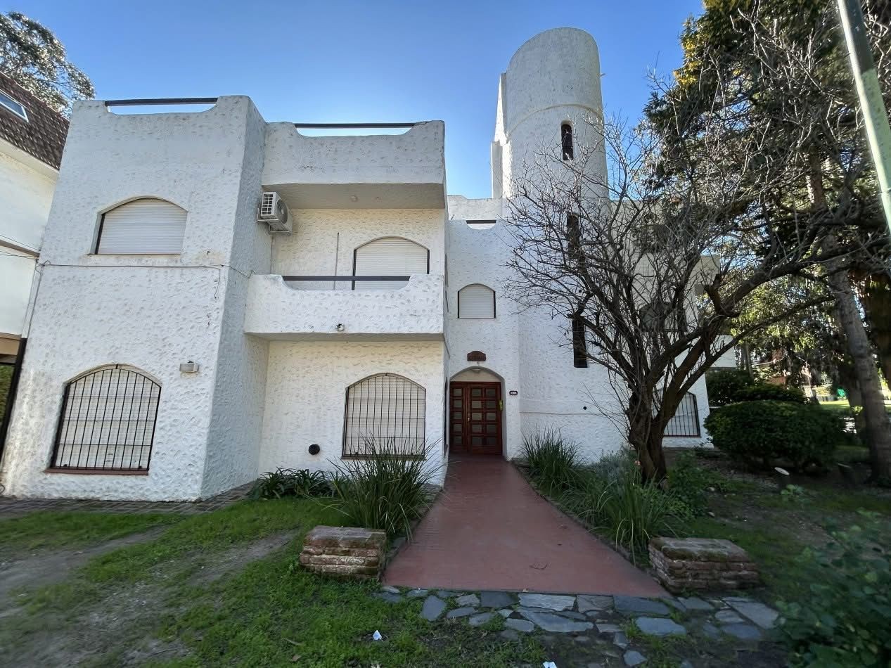 Monoambiente en Pinamar centro.