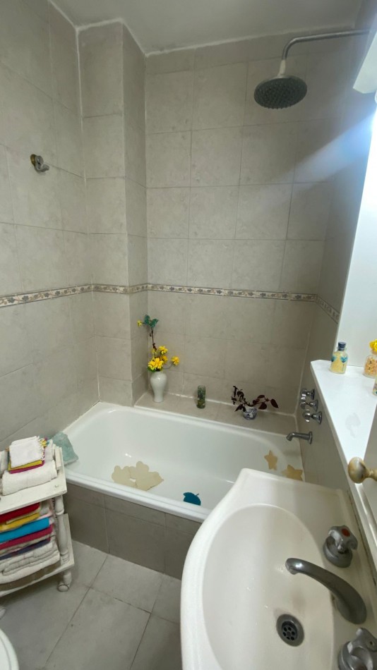 Monoambiente en Pinamar centro.