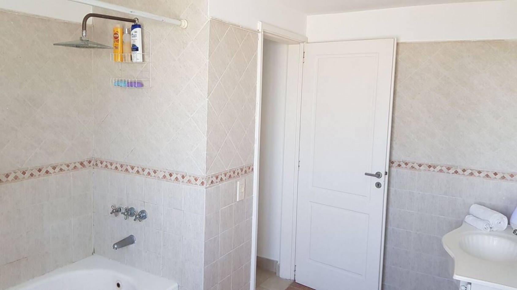 CASA EN PINAMAR NORTE, AVENIDA LIBERTADOR.