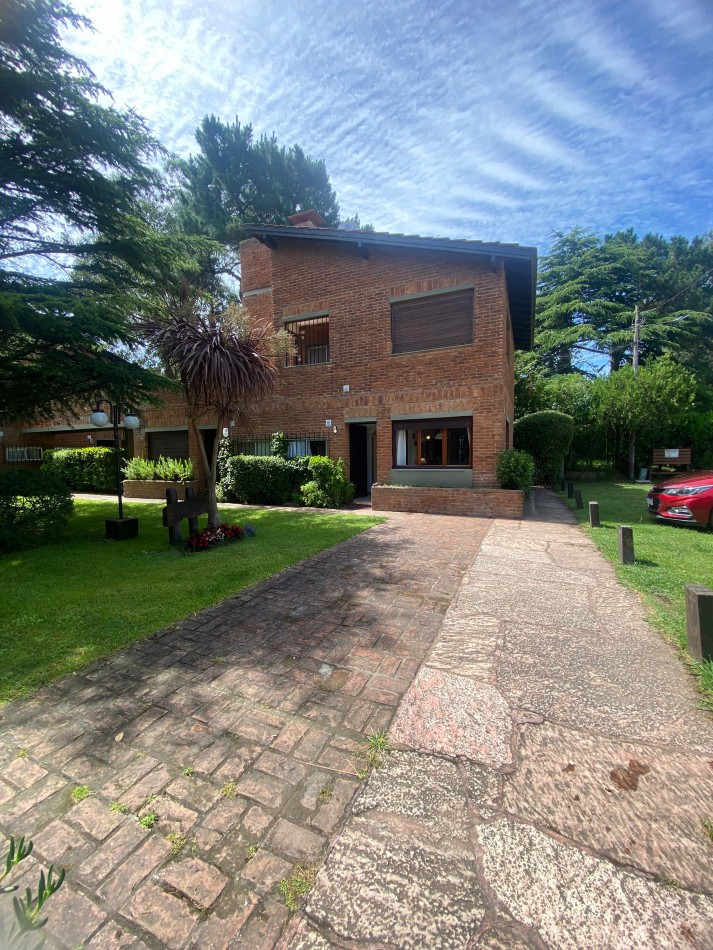 Duplex en Pinamar centro.
