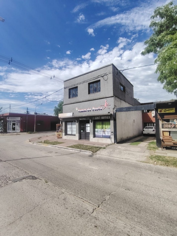 Departamento en Gral madariaga, sobre avenida principal