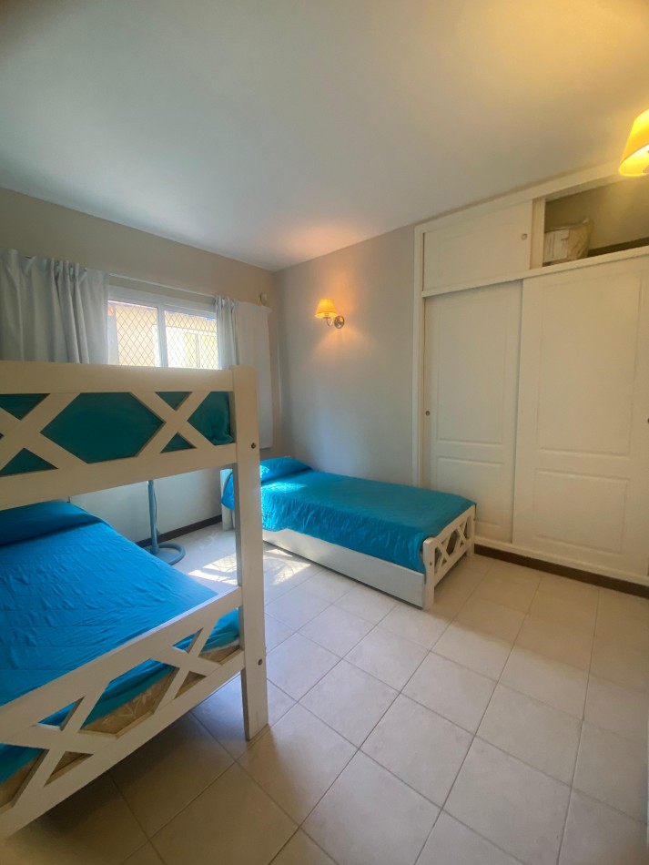 Hermoso triplex en Pinamar Norte - 3 plantas, patio y losa radiante