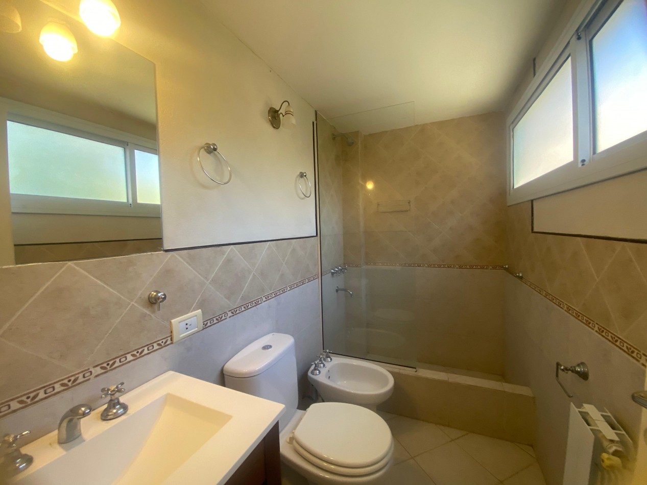 Hermoso triplex en Pinamar Norte - 3 plantas, patio y losa radiante