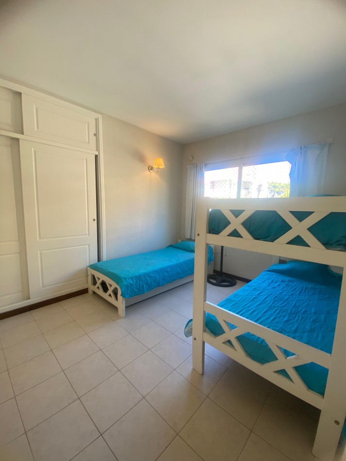 Hermoso triplex en Pinamar Norte - 3 plantas, patio y losa radiante