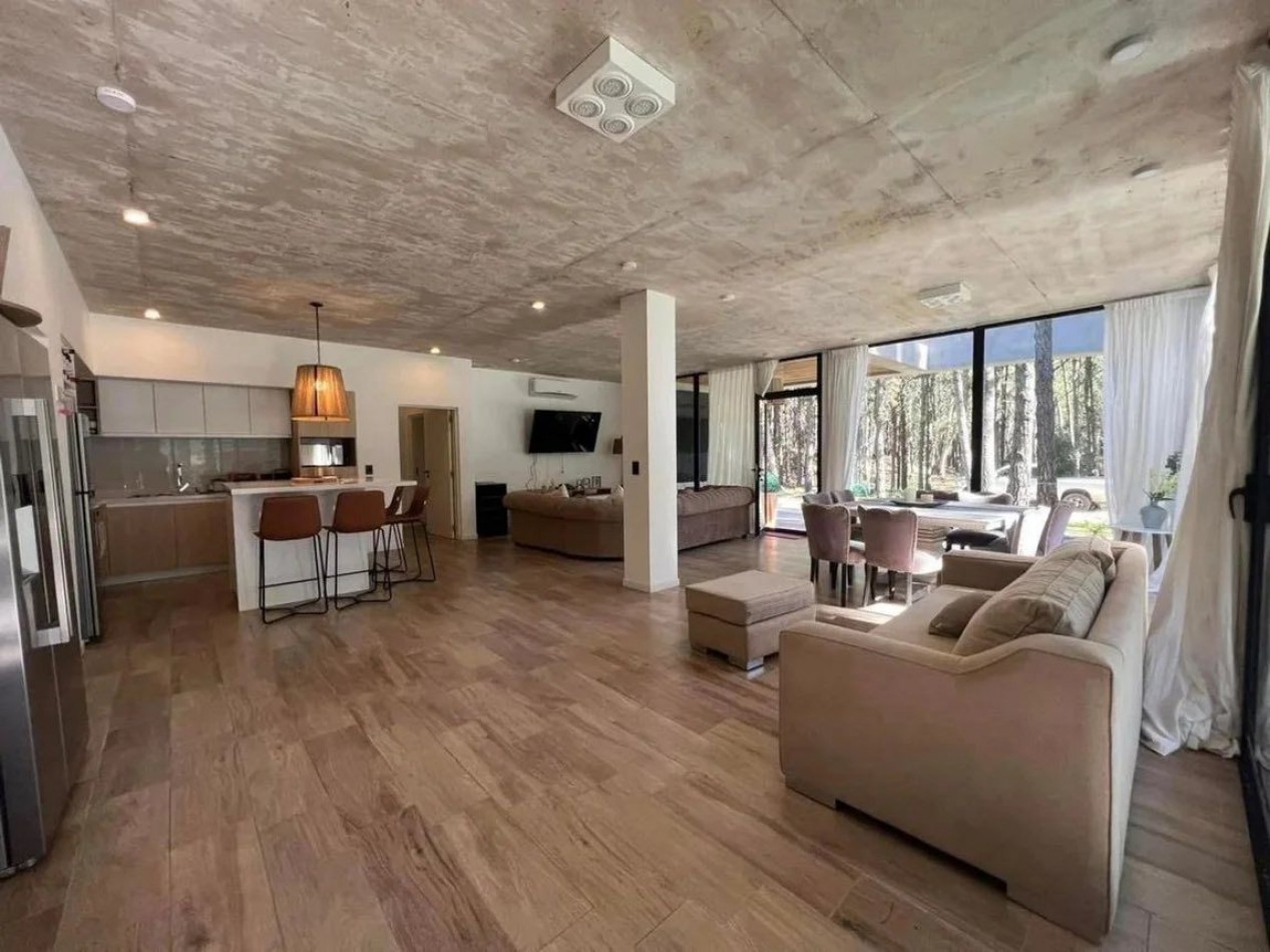 CASA MODERNA ESPECTACULAR *VENTA/FINANCIACION/PERMUTA -VILLA ROBLES-R 11