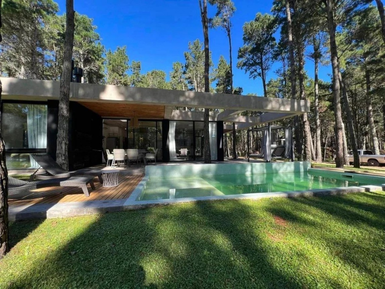 CASA MODERNA ESPECTACULAR *VENTA/FINANCIACION/PERMUTA -VILLA ROBLES-R 11