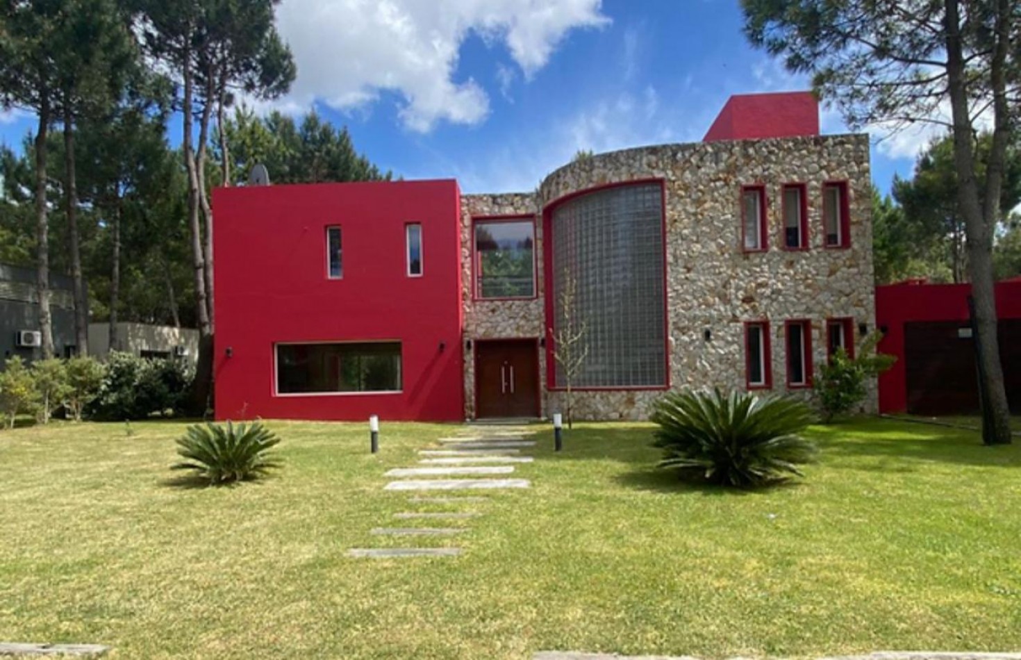 Casa de diseño en barrio privado La Herradura