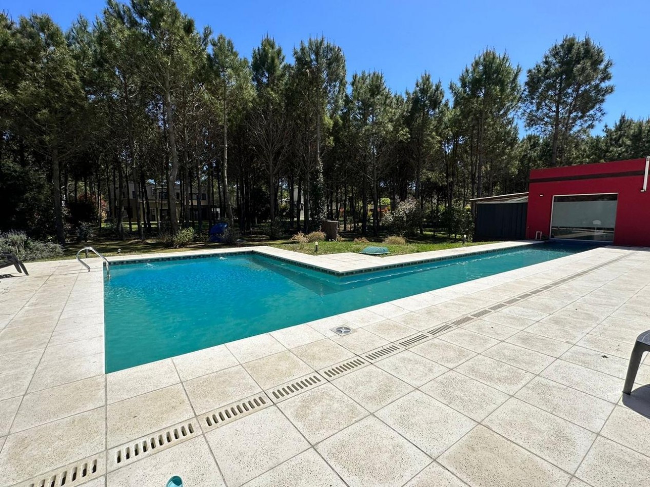 Casa de diseño en barrio privado La Herradura