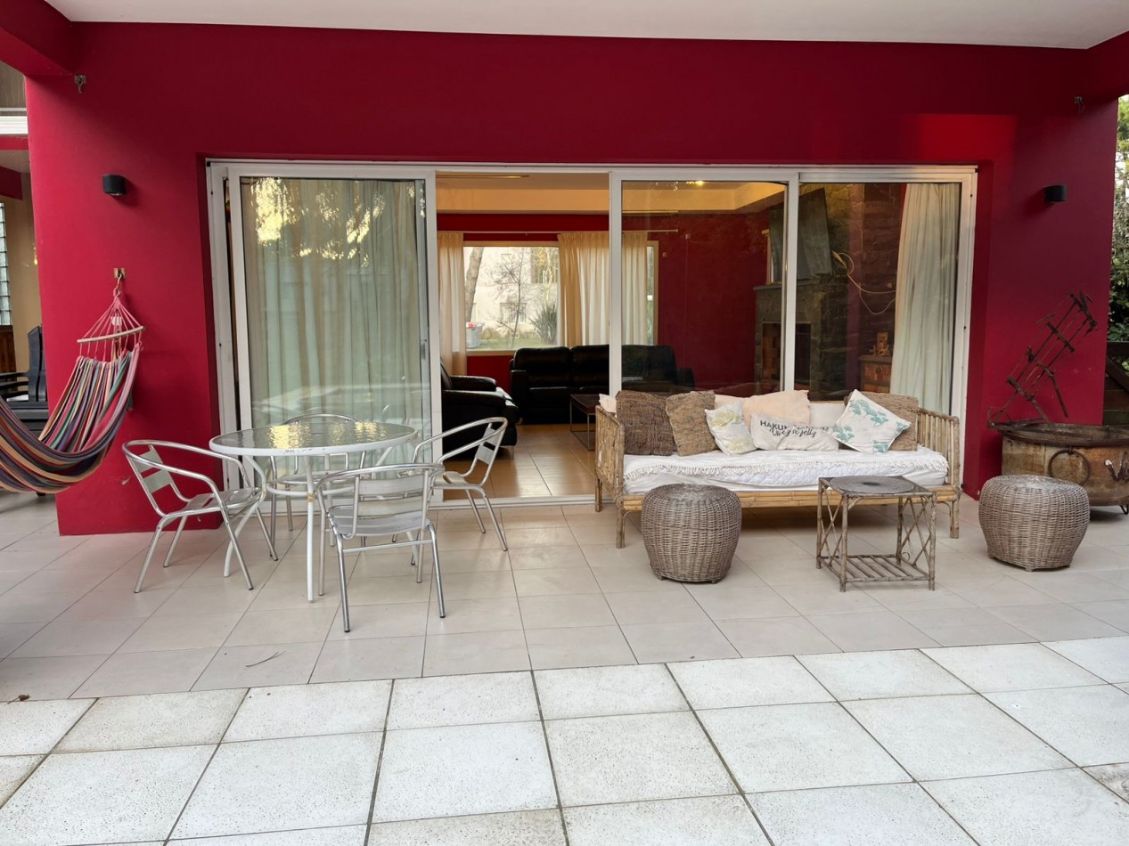 Casa de diseño en barrio privado La Herradura