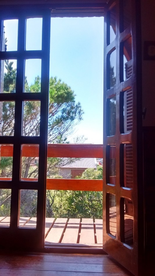 CASA VENTA EN OSTENDE A 300 METROS DEL MAR -SOBRE LOTE MULTIFAMILIAR