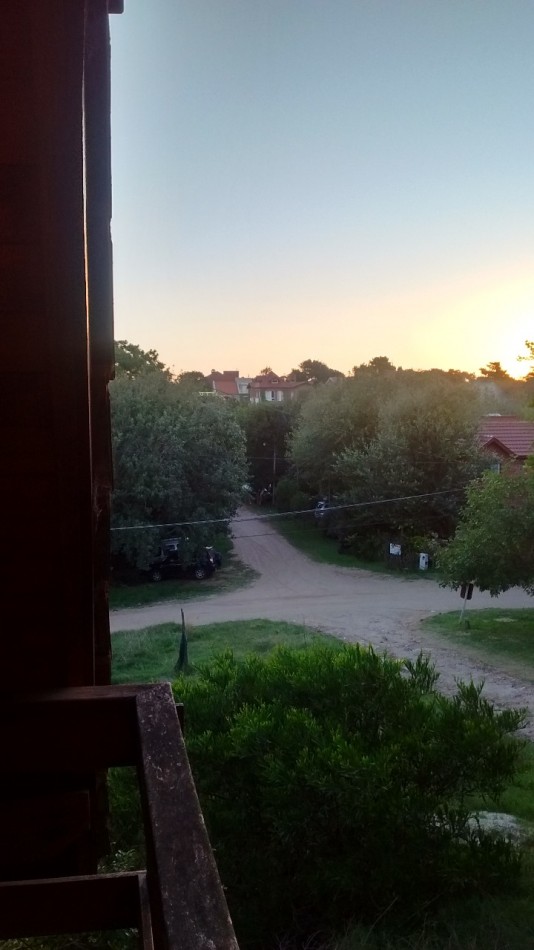 CASA VENTA EN OSTENDE A 300 METROS DEL MAR -SOBRE LOTE MULTIFAMILIAR