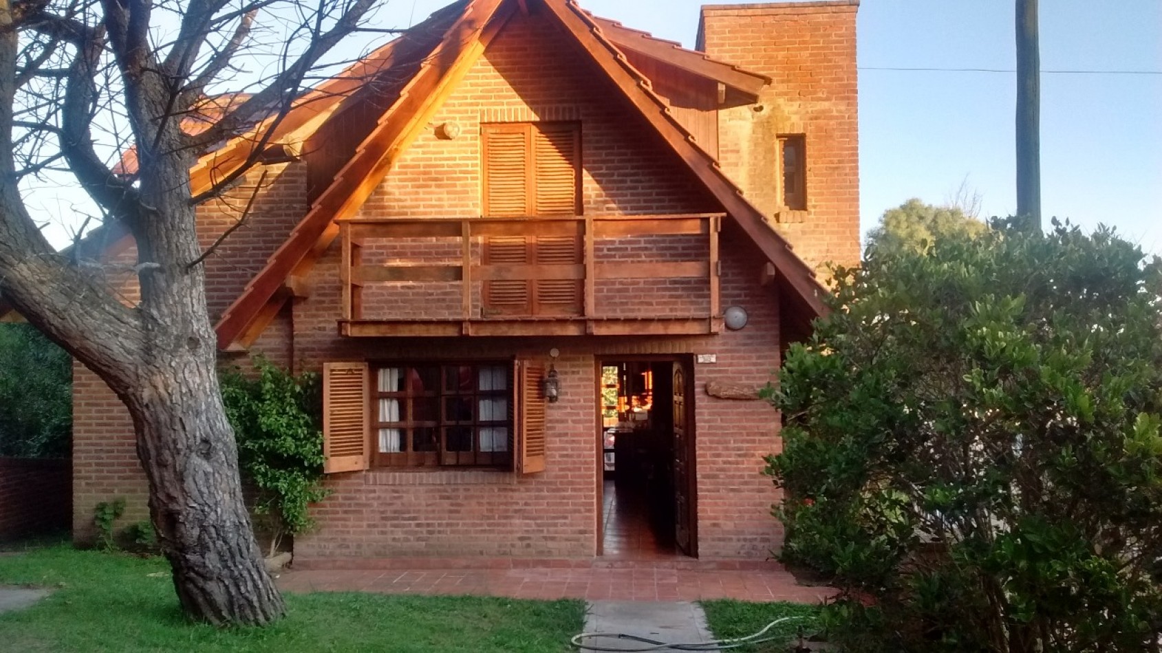 CASA VENTA EN OSTENDE A 300 METROS DEL MAR -SOBRE LOTE MULTIFAMILIAR