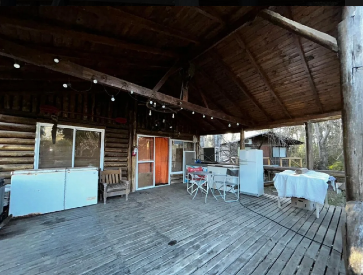 Tres cabañas en Delta Tigre en lote de 10.000 m2