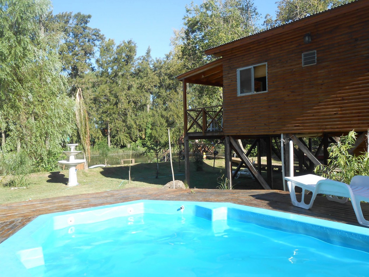 Tres cabañas en Delta Tigre en lote de 10.000 m2