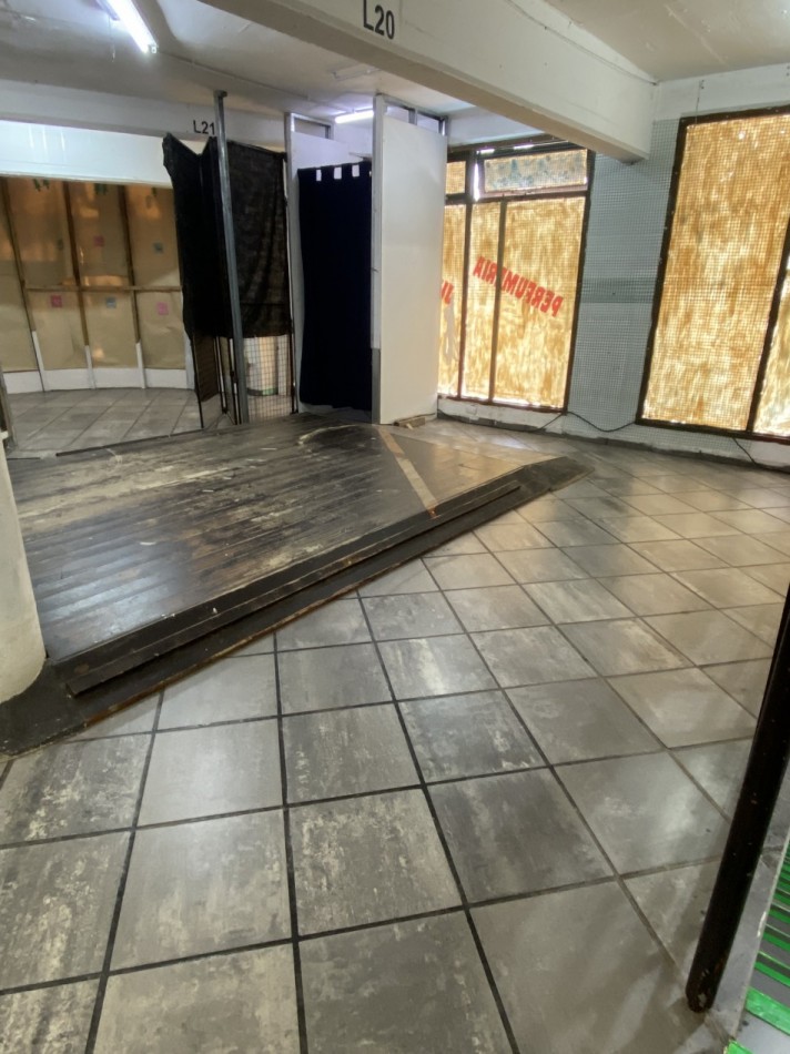 LOCALES EN OSTENDE -VENTA EN BLOQUE - GRAN OPORTUNIDAD PARA DESARROLLO COMERCIAL