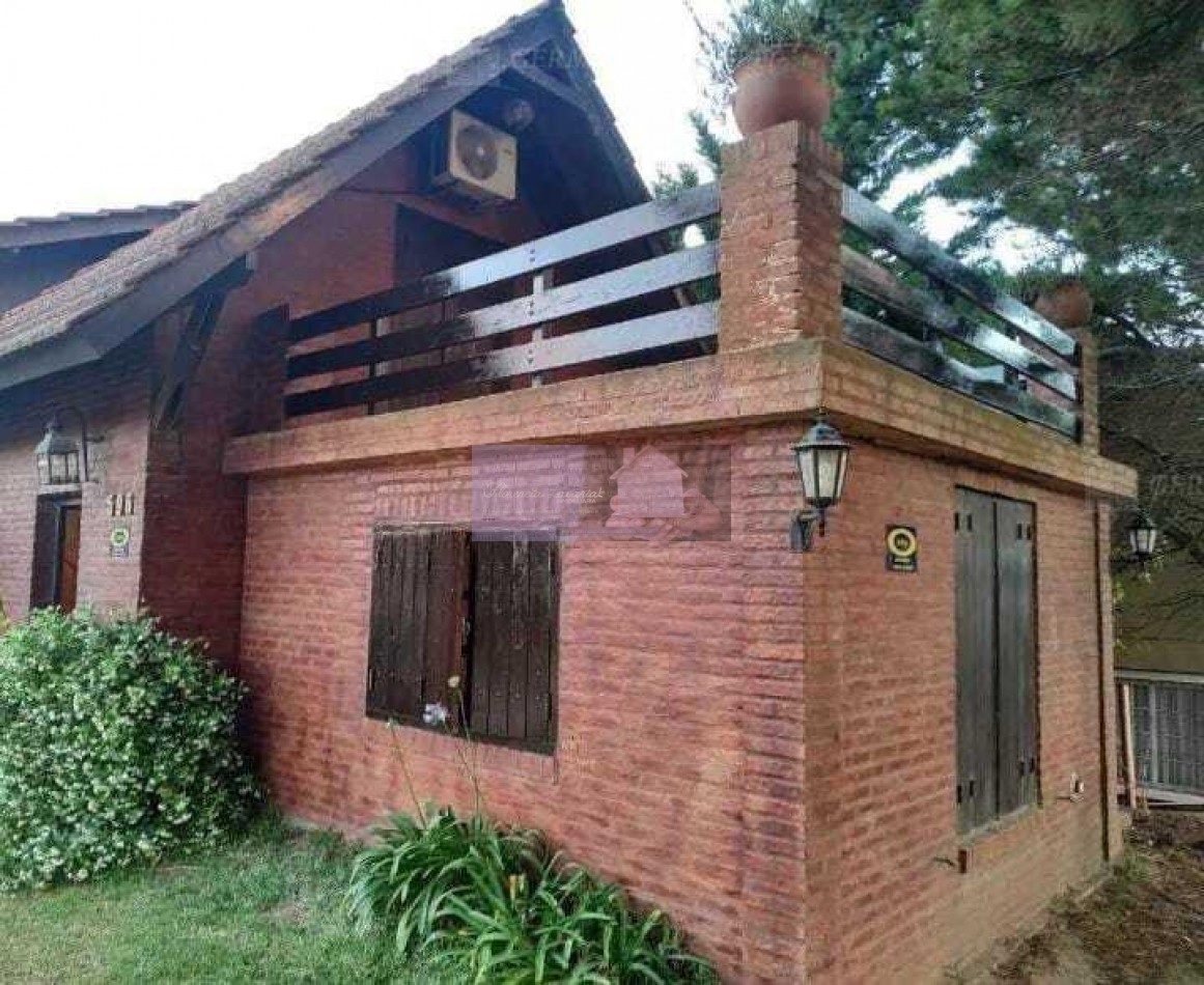 CASA VENTA MAR DE OSTENDE A 5 CUADRAS DEL MAR  FINANCIA PERMUTA 