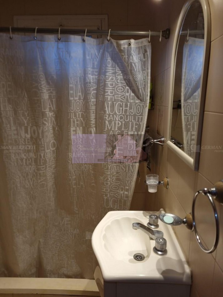 CASA VENTA MAR DE OSTENDE A 5 CUADRAS DEL MAR  FINANCIA PERMUTA 
