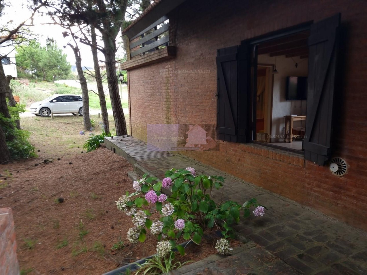 CASA VENTA MAR DE OSTENDE A 5 CUADRAS DEL MAR  FINANCIA PERMUTA 