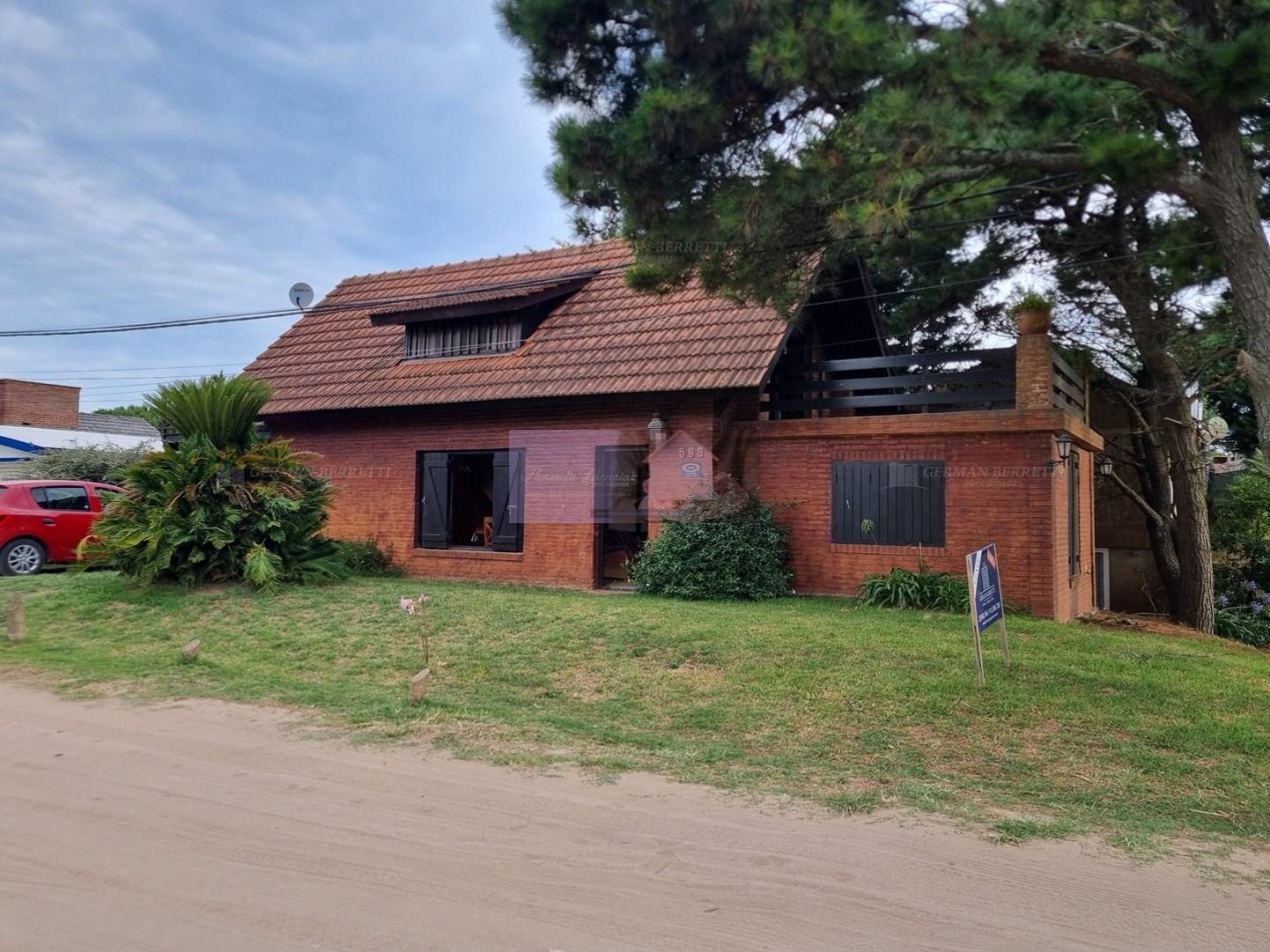 CASA VENTA MAR DE OSTENDE A 5 CUADRAS DEL MAR  FINANCIA PERMUTA 