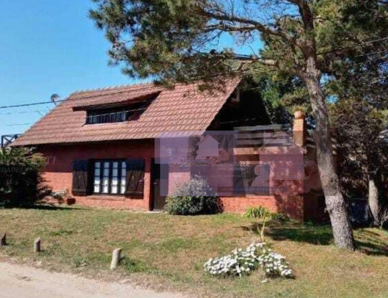 CASA VENTA MAR DE OSTENDE A 5 CUADRAS DEL MAR  FINANCIA PERMUTA 