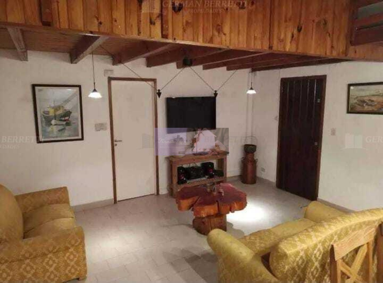 CASA VENTA MAR DE OSTENDE A 5 CUADRAS DEL MAR  FINANCIA PERMUTA 
