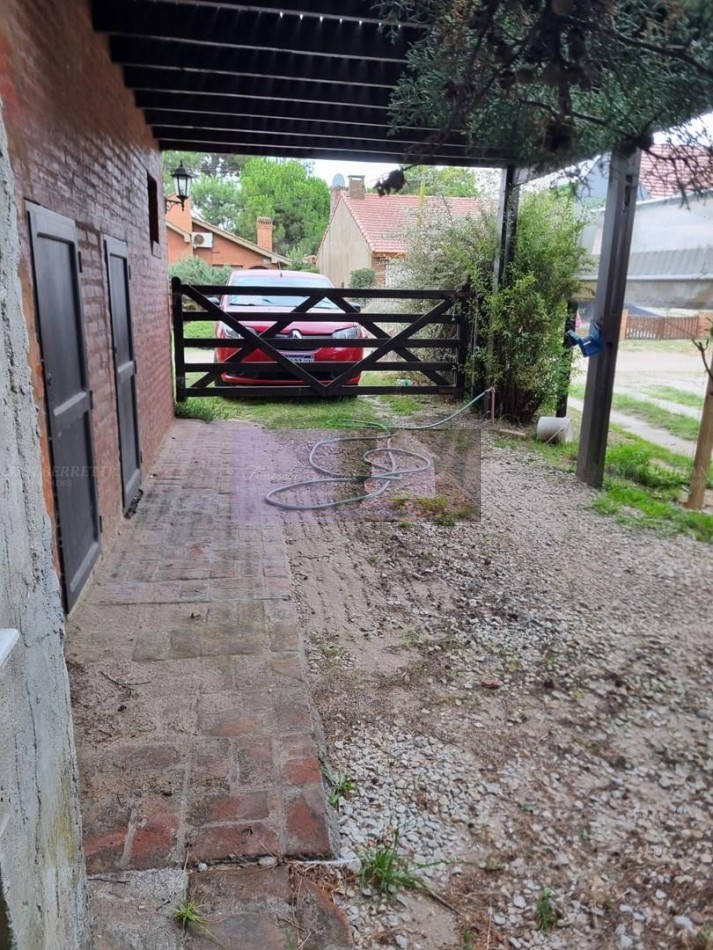 CASA VENTA MAR DE OSTENDE A 5 CUADRAS DEL MAR  FINANCIA PERMUTA 