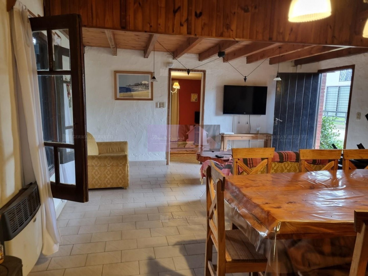 CASA VENTA MAR DE OSTENDE A 5 CUADRAS DEL MAR  FINANCIA PERMUTA 