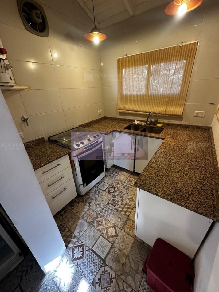 CASA VENTA MAR DE OSTENDE A 5 CUADRAS DEL MAR  FINANCIA PERMUTA 