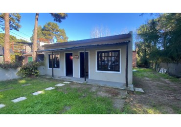 CASA EN OPORTUNIDAD, CON 2 DUPLEX A TERMINAR ,OSTENDE