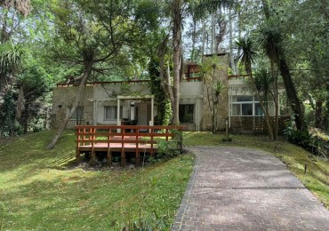 CASA DE 5 AMBIENTES VENTA EN CARILO 